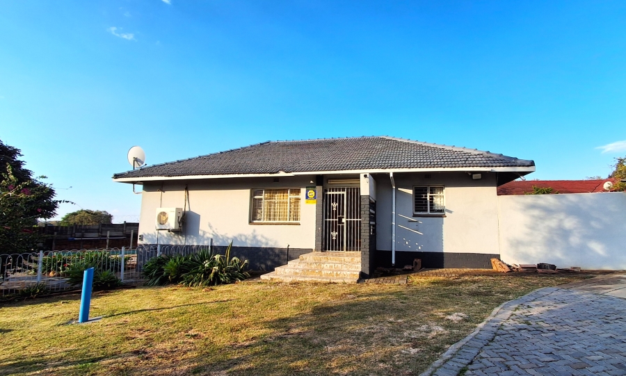 4 Bedroom Property for Sale in Protea Park North West